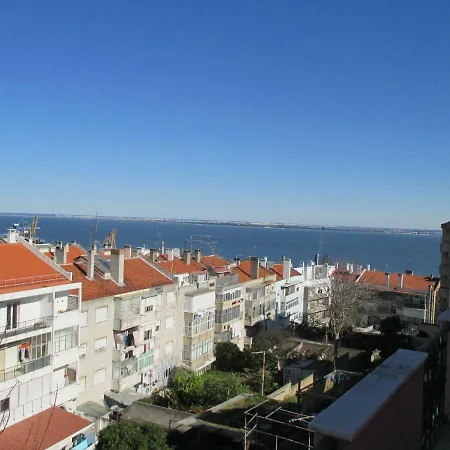 City Center With Amazing River Views * 리스본