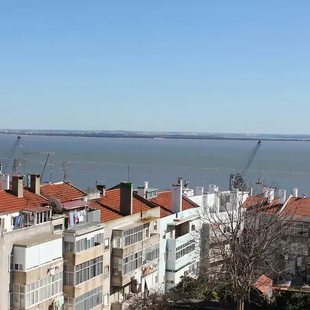 City Center With Amazing River Views 아파트 *