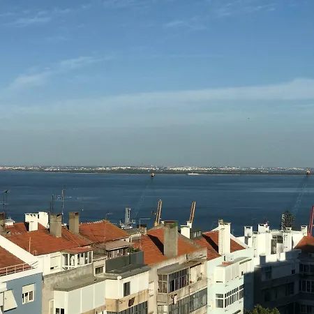 City Center With Amazing River Views Lizbona